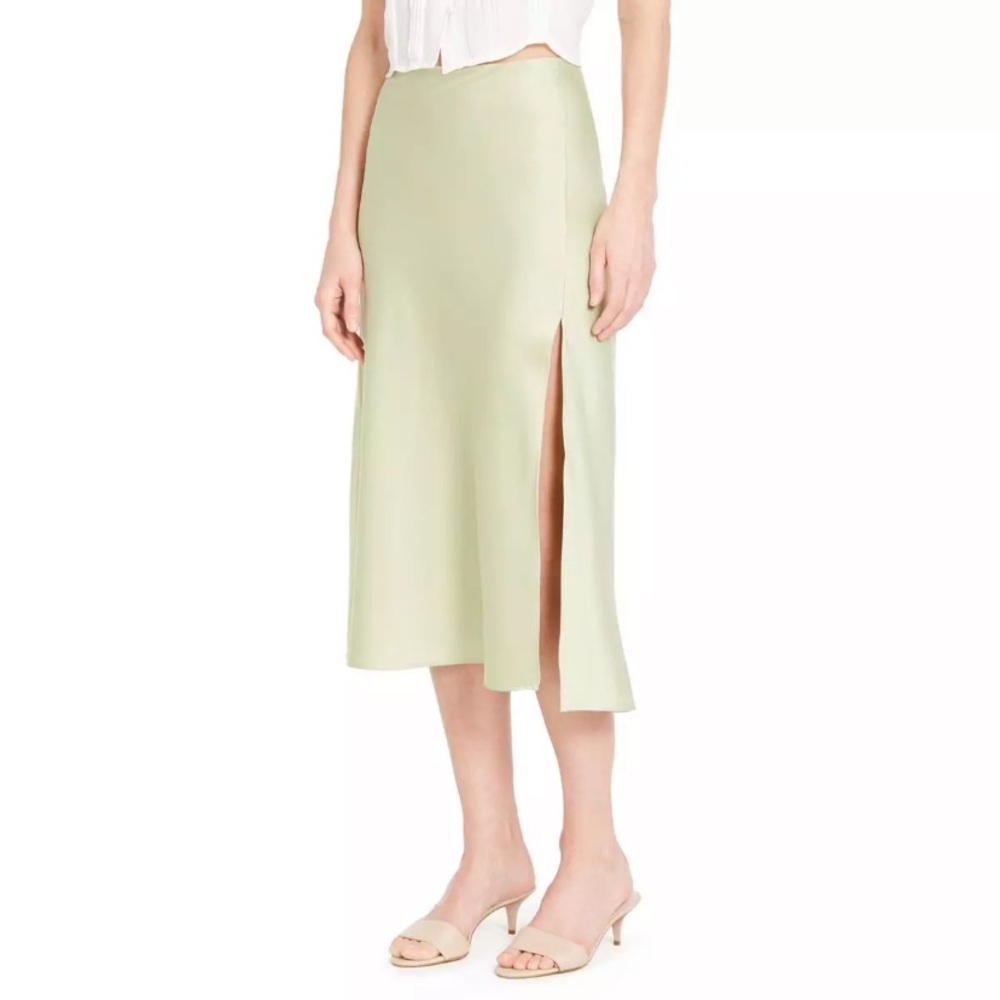 Danielle Bernstein white skirt XL and smocked waist puff sleeve top XL